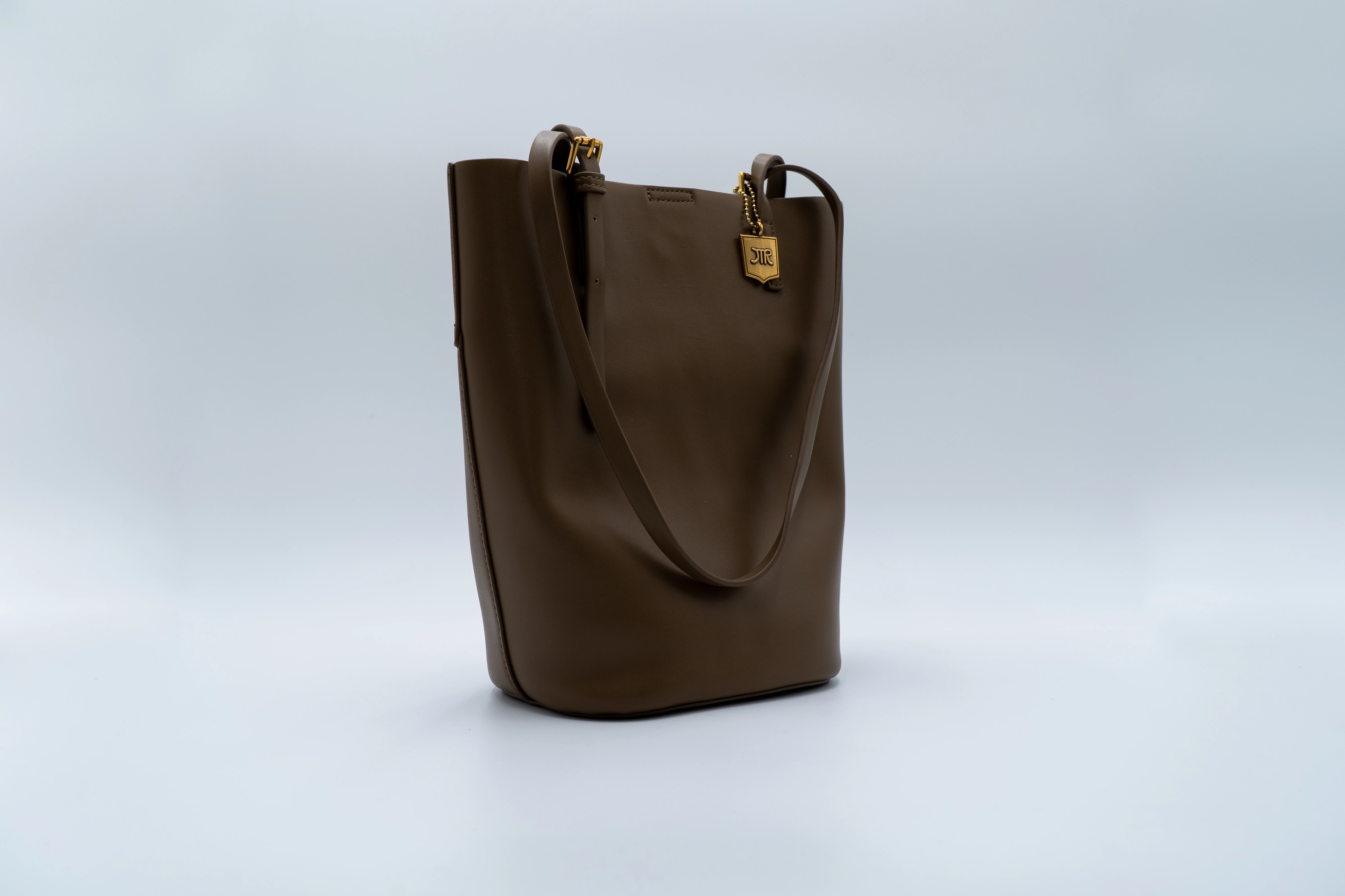 Classic Minimal Bucket Bag for Women – Model 3218